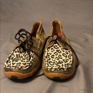 Twisted x boots wdm0057 size 8m Leopard Print Moccasins with Brown Accents